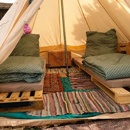 Luxury tent Travel Sleep & I Schlafen Im Jurtenzelt Mit Schoenem Ausblick, Garten Und Burgsinn